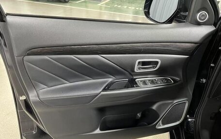 Mitsubishi Outlander III рестайлинг 3, 2019 год, 1 750 000 рублей, 19 фотография