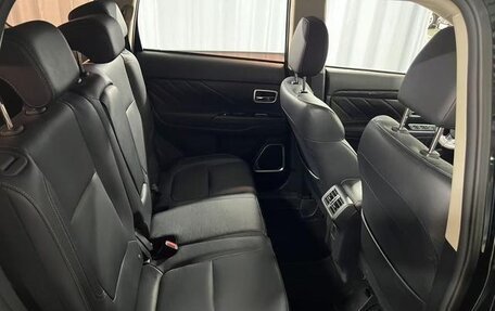 Mitsubishi Outlander III рестайлинг 3, 2019 год, 1 750 000 рублей, 18 фотография