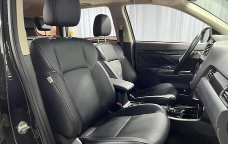 Mitsubishi Outlander III рестайлинг 3, 2019 год, 1 750 000 рублей, 17 фотография