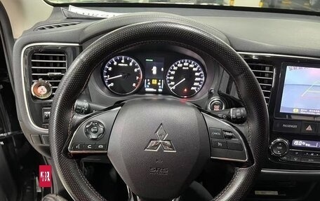 Mitsubishi Outlander III рестайлинг 3, 2019 год, 1 750 000 рублей, 20 фотография