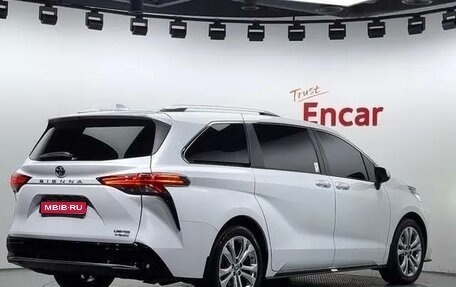 Toyota Sienna, 2022 год, 3 808 000 рублей, 1 фотография