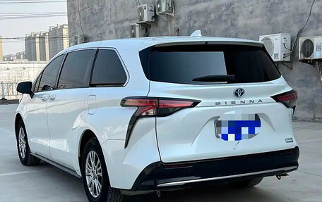Toyota Sienna, 2022 год, 3 910 000 рублей, 3 фотография