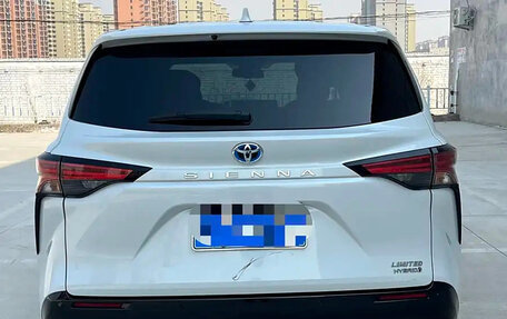 Toyota Sienna, 2022 год, 3 910 000 рублей, 4 фотография
