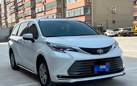 Toyota Sienna, 2022 год, 3 910 000 рублей, 6 фотография