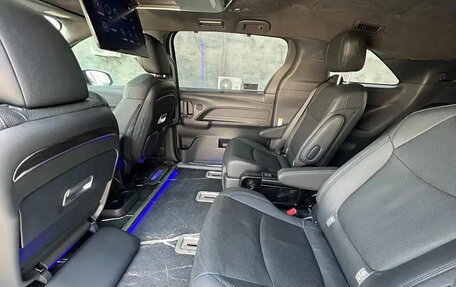 Toyota Sienna, 2022 год, 3 910 000 рублей, 19 фотография