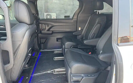 Toyota Sienna, 2022 год, 3 910 000 рублей, 11 фотография