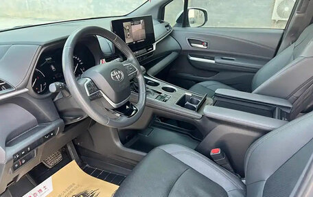 Toyota Sienna, 2022 год, 3 910 000 рублей, 9 фотография