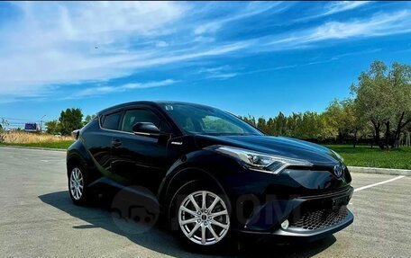 Toyota C-HR I рестайлинг, 2017 год, 2 200 000 рублей, 5 фотография