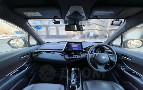 Toyota C-HR I рестайлинг, 2017 год, 2 200 000 рублей, 10 фотография
