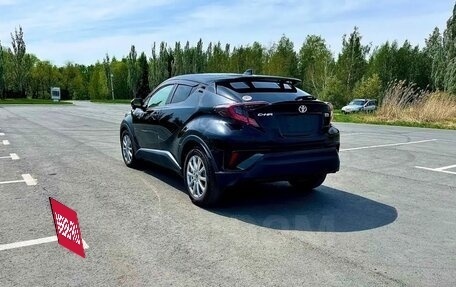 Toyota C-HR I рестайлинг, 2017 год, 2 200 000 рублей, 8 фотография