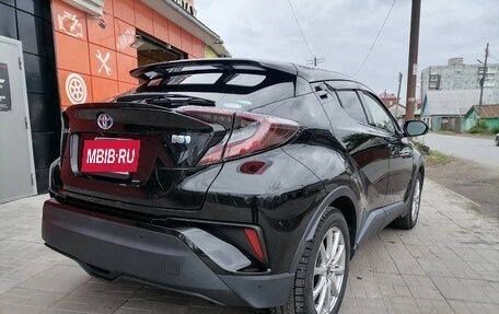 Toyota C-HR I рестайлинг, 2017 год, 2 200 000 рублей, 14 фотография