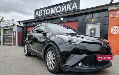 Toyota C-HR I рестайлинг, 2017 год, 2 200 000 рублей, 17 фотография