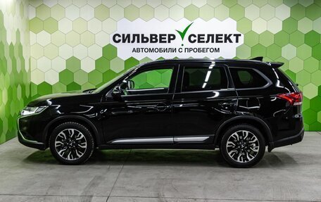 Mitsubishi Outlander III рестайлинг 3, 2021 год, 2 449 000 рублей, 7 фотография