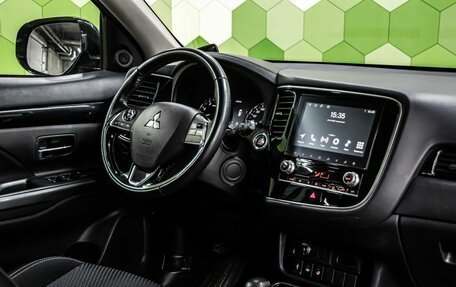 Mitsubishi Outlander III рестайлинг 3, 2021 год, 2 449 000 рублей, 13 фотография