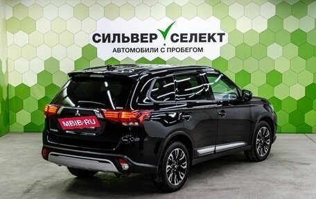 Mitsubishi Outlander III рестайлинг 3, 2021 год, 2 449 000 рублей, 2 фотография