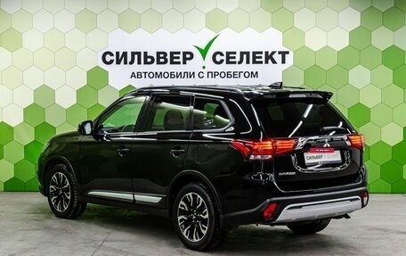 Mitsubishi Outlander III рестайлинг 3, 2021 год, 2 449 000 рублей, 6 фотография