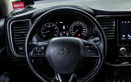 Mitsubishi Outlander III рестайлинг 3, 2021 год, 2 449 000 рублей, 14 фотография