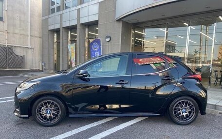 Toyota Yaris, 2022 год, 1 050 033 рублей, 6 фотография