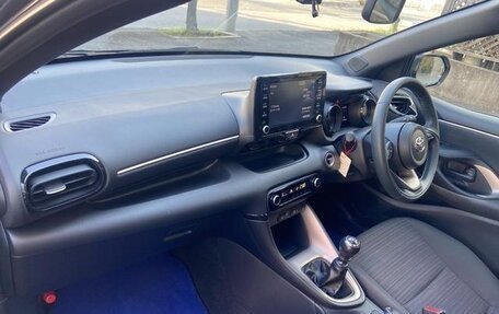 Toyota Yaris, 2022 год, 1 050 033 рублей, 10 фотография