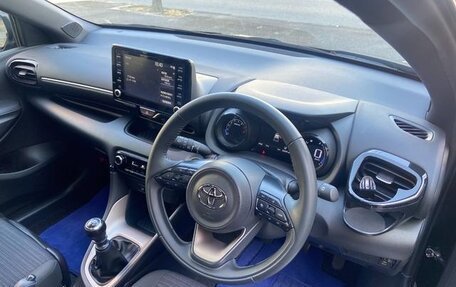 Toyota Yaris, 2022 год, 1 050 033 рублей, 2 фотография