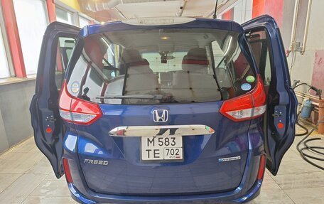 Honda Freed II, 2018 год, 1 670 000 рублей, 4 фотография
