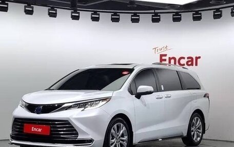 Toyota Sienna, 2022 год, 3 808 000 рублей, 2 фотография