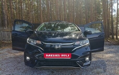 Honda Fit III, 2018 год, 1 600 000 рублей, 4 фотография
