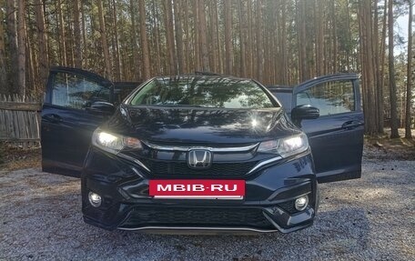 Honda Fit III, 2018 год, 1 600 000 рублей, 3 фотография