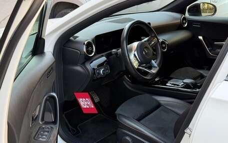 Mercedes-Benz A-Класс, 2018 год, 2 500 000 рублей, 10 фотография