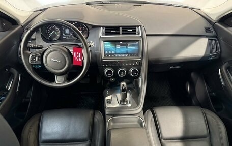 Jaguar E-Pace, 2018 год, 2 999 800 рублей, 8 фотография