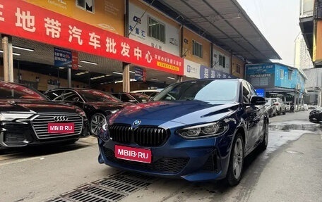 BMW 1 серия, 2022 год, 1 840 000 рублей, 1 фотография