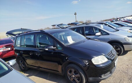 Volkswagen Touran III, 2003 год, 648 000 рублей, 2 фотография