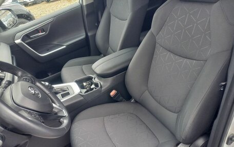 Toyota RAV4, 2021 год, 3 167 500 рублей, 21 фотография