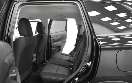 Mitsubishi Outlander III рестайлинг 3, 2018 год, 2 048 000 рублей, 13 фотография