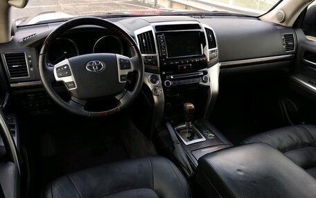 Toyota Land Cruiser 200, 2012 год, 2 999 000 рублей, 17 фотография