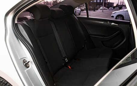 Volkswagen Jetta VI, 2013 год, 1 099 000 рублей, 13 фотография