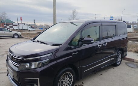 Toyota Voxy III, 2016 год, 1 880 000 рублей, 6 фотография