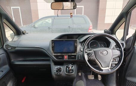 Toyota Voxy III, 2016 год, 1 880 000 рублей, 9 фотография