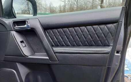 Toyota Land Cruiser Prado 150 рестайлинг 2, 2014 год, 3 400 000 рублей, 23 фотография
