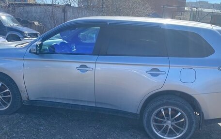 Mitsubishi Outlander III рестайлинг 3, 2012 год, 1 200 000 рублей, 2 фотография