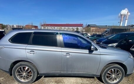 Mitsubishi Outlander III рестайлинг 3, 2012 год, 1 200 000 рублей, 3 фотография