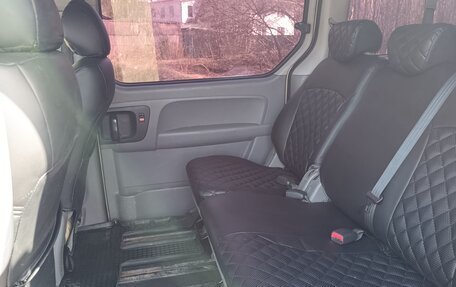 Hyundai H-1 II рестайлинг, 2008 год, 1 350 000 рублей, 5 фотография