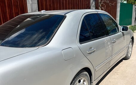 Mercedes-Benz E-Класс, 2001 год, 660 000 рублей, 2 фотография