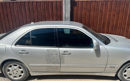 Mercedes-Benz E-Класс, 2001 год, 660 000 рублей, 3 фотография