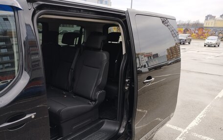Peugeot Traveller I, 2019 год, 2 600 000 рублей, 6 фотография