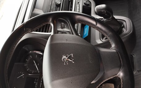 Peugeot Traveller I, 2019 год, 2 600 000 рублей, 12 фотография