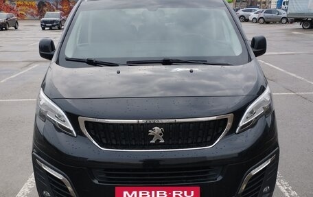 Peugeot Traveller I, 2019 год, 2 600 000 рублей, 4 фотография