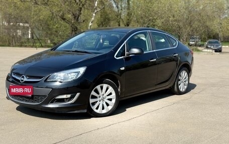 Opel Astra J, 2013 год, 885 000 рублей, 1 фотография