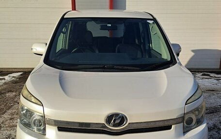 Toyota Voxy II, 2009 год, 850 000 рублей, 1 фотография