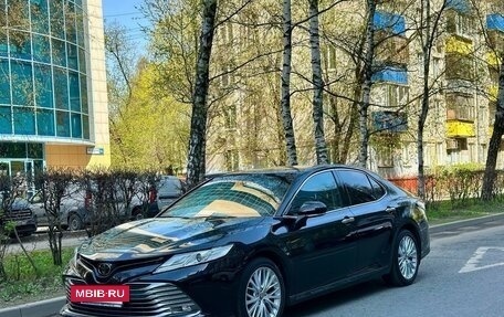 Toyota Camry, 2019 год, 3 090 000 рублей, 2 фотография